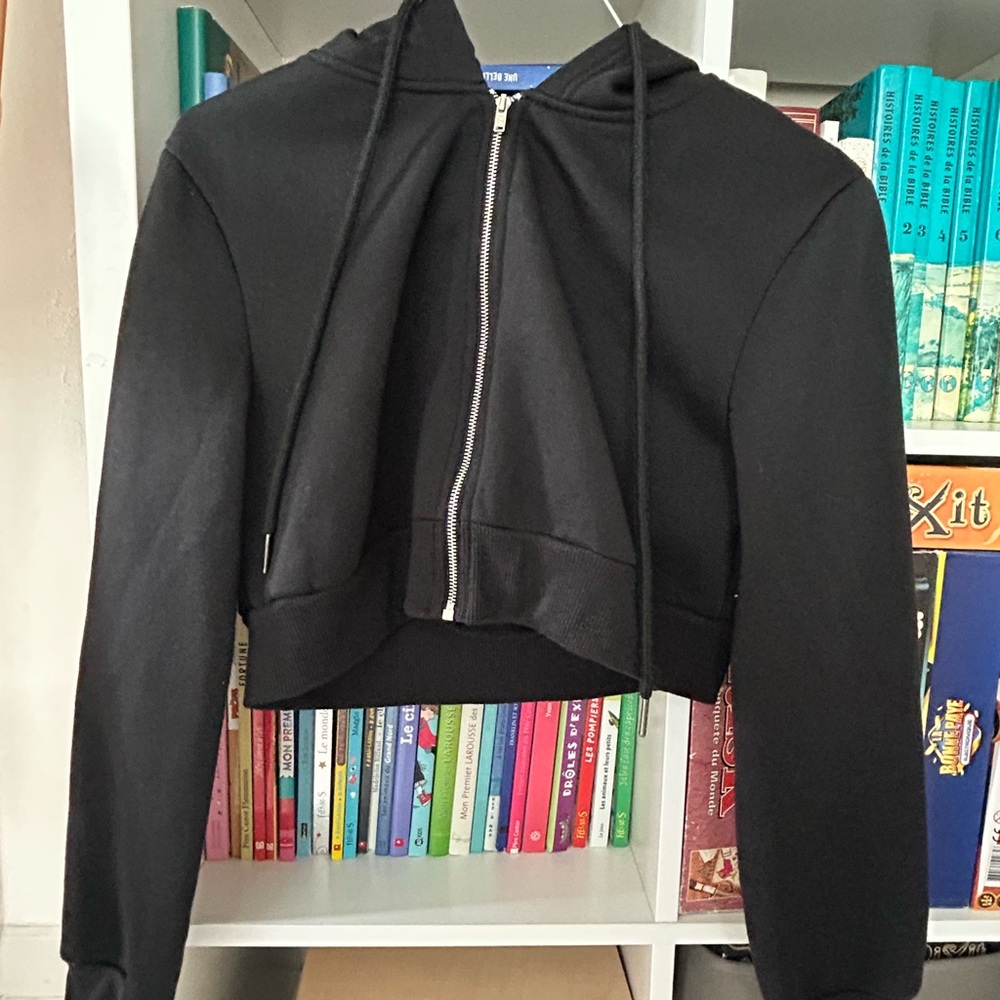 SHEIN Black Zip-Up Cropped Hoodie